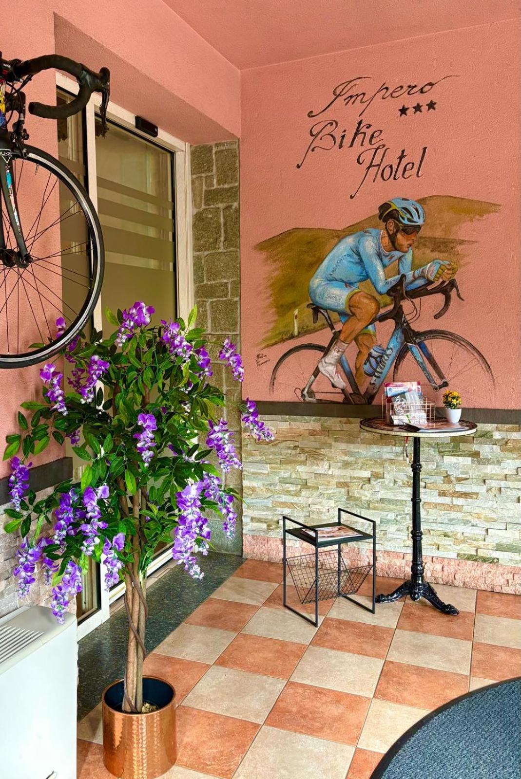 Impero Hotel Beauty & Spa - Bike Hotel Cantello Екстер'єр фото